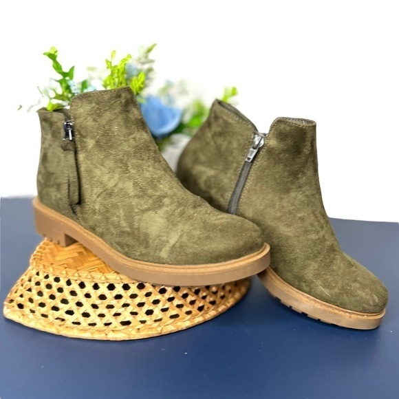 Esprit Saige Sage Green Faux Suede Ankle Boots Booties Size 6.5 - Picture 3 of 16